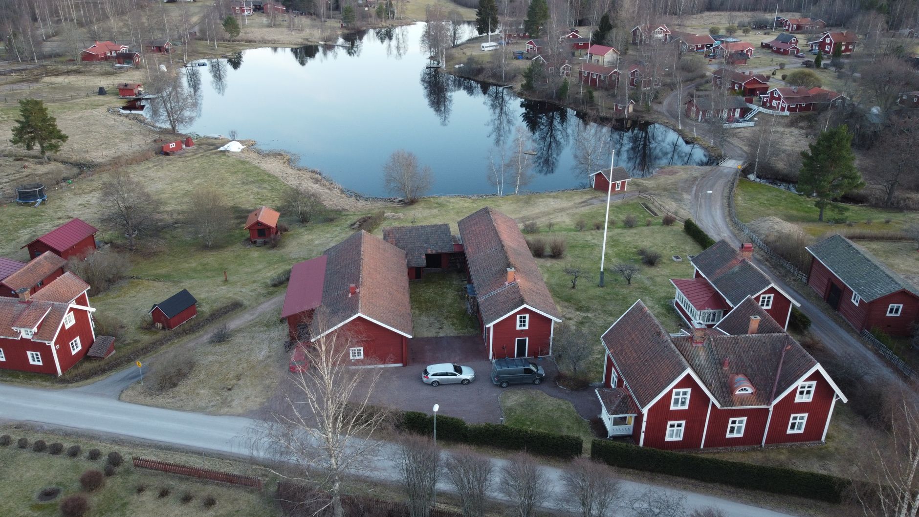 Region Dalarna w Szwecji: czerwone domki, jeziora i miasteczka jak z pocztówki