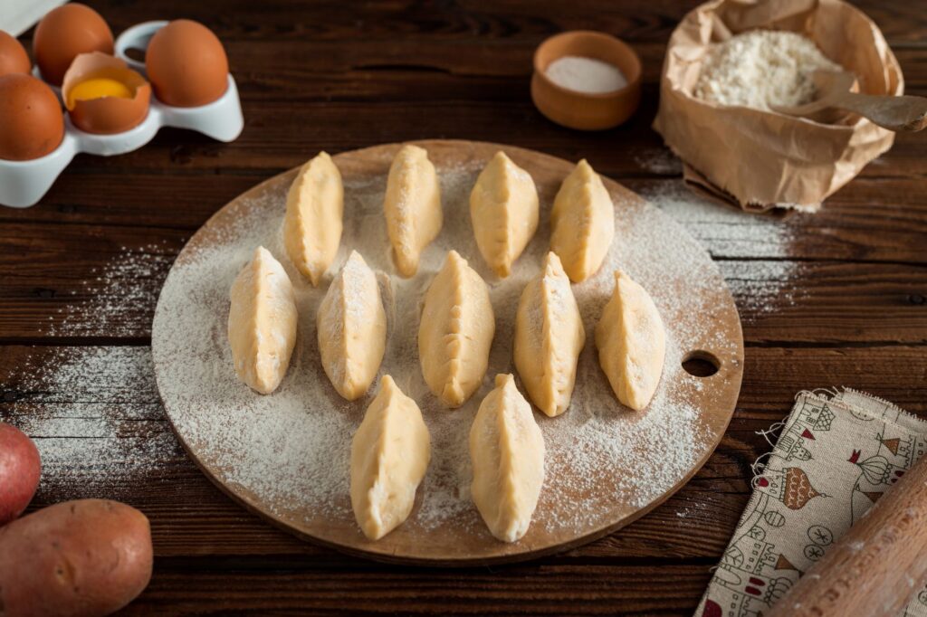 Karjalanpiirakka – fińskie pierogi karelskie z pastą jajeczną krok po kroku