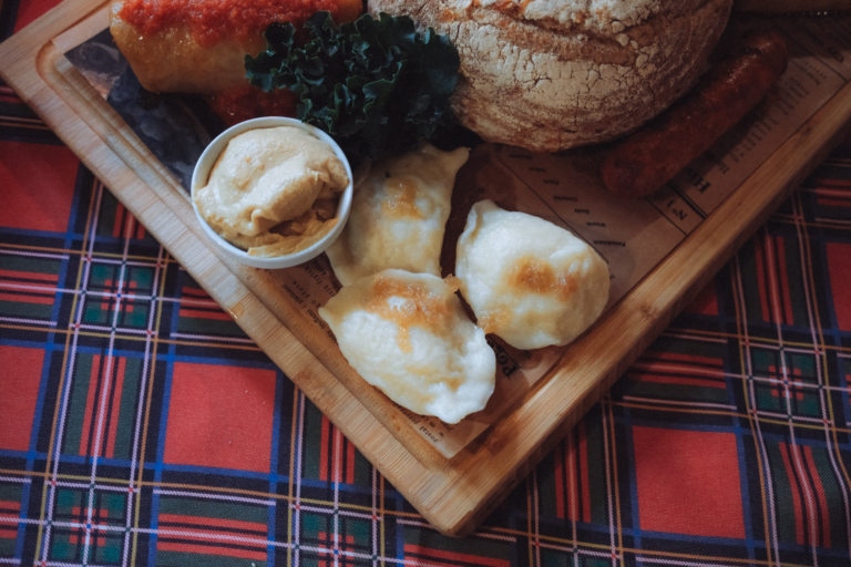 Karjalanpiirakka – fińskie pierogi karelskie z pastą jajeczną krok po kroku