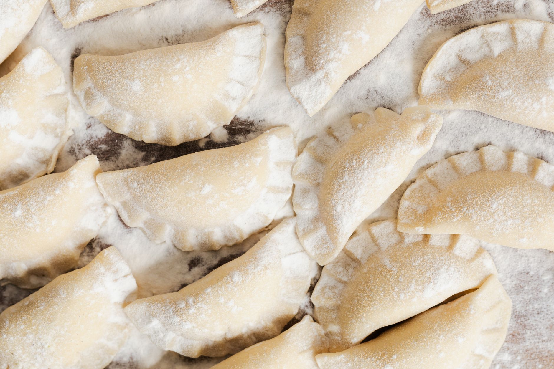 Karjalanpiirakka – fińskie pierogi karelskie z pastą jajeczną krok po kroku Karjalanpiirakka – fińskie pierogi karelskie z pastą jajeczną krok po kroku