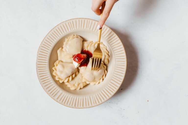 Karjalanpiirakka – fińskie pierogi karelskie z pastą jajeczną krok po kroku
